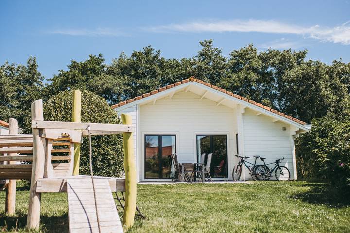 Bungalow voor 4 personen, met Terras en Tuin op Terschelling