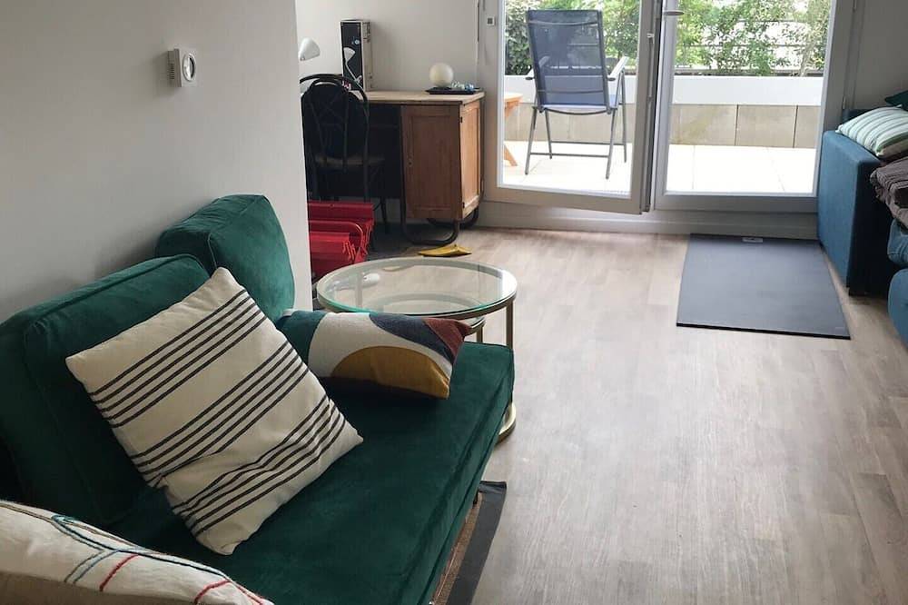 Entire apartment, Large studio with direct access to Paris in Noisy-le-Sec, Seine-Saint-Denis