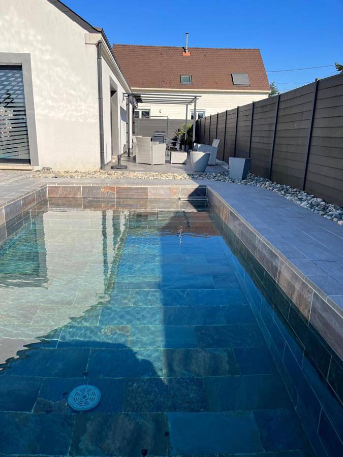 Location de vacances pour 7 personnes, avec bassin pour enfant ainsi que jardin et piscine à Cléry-Saint-André - 2