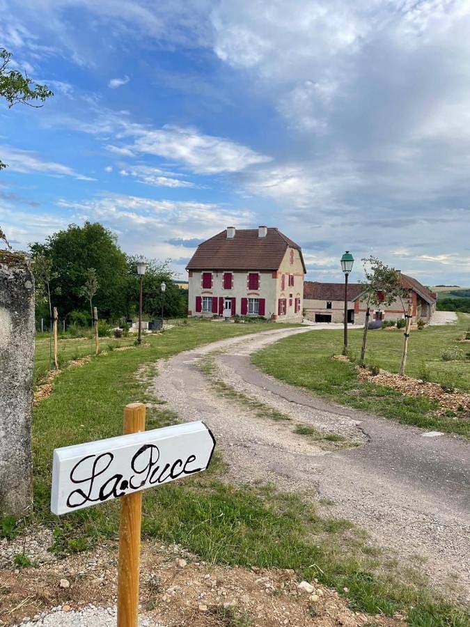 Location de vacances pour 14 personnes, avec Terrasse ainsi que Jardin et Vue dans Billy-lès-Chanceaux