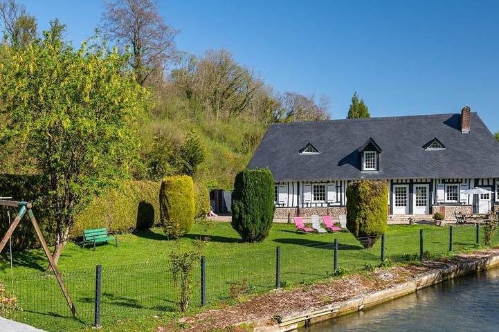Location de vacances pour 8 personnes, avec jardin et terrasse à Vittefleur