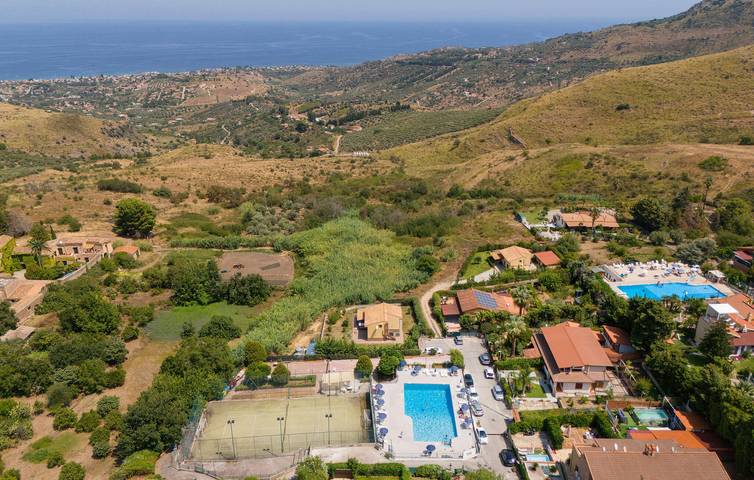 Sizily Getaway: 80m² Apartment with Pool, Kitchen & Terrace in Trabia, Palermo Province