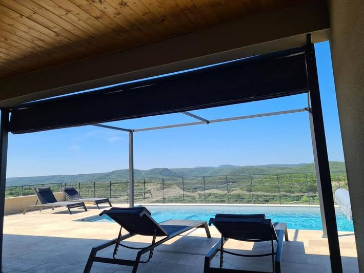 Location de vacances pour 4 personnes, avec piscine ainsi que terrasse et vue à Orgnac-l'Aven - 3