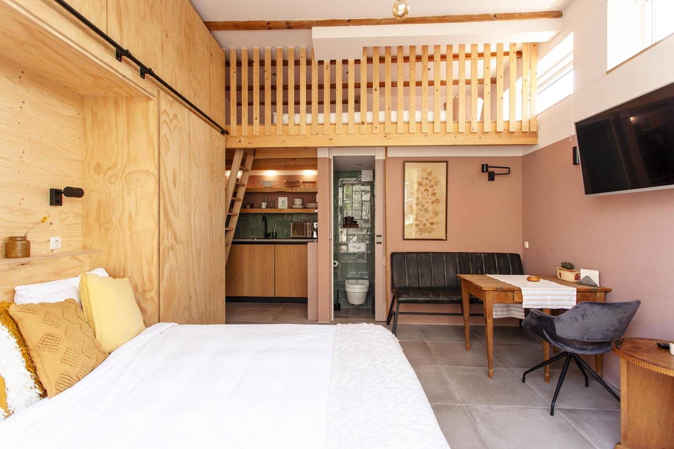 Lovely and charming guesthouse near city center in Dordrecht, Nationalpark De Biesbosch