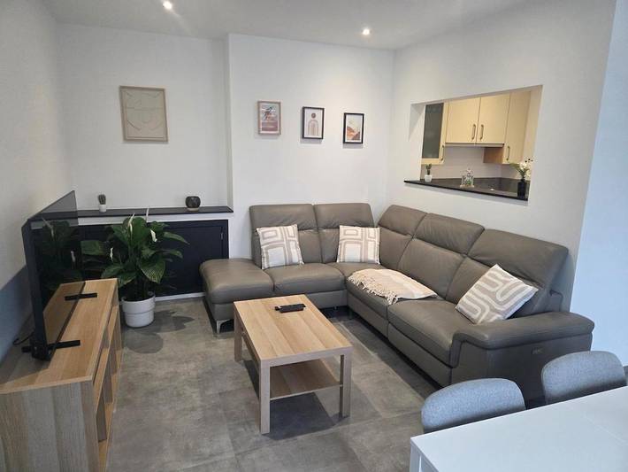 Gîte pour 6 personnes, avec terrasse, animaux acceptés à Givet (homonymie)