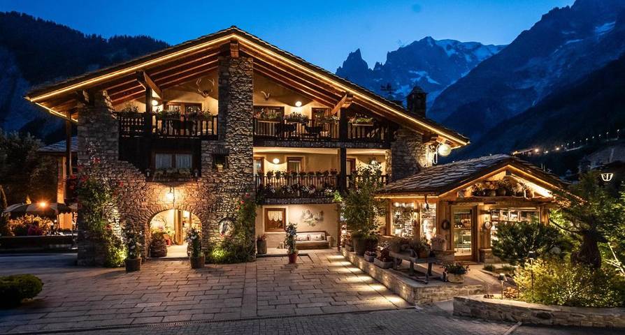 Hôtel pour 2 personnes, avec vue et jardin ainsi que piscine et sauna, animaux acceptés