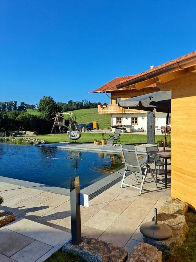 Ferienwohnung für 2 Personen, mit Ausblick und Garten sowie Pool