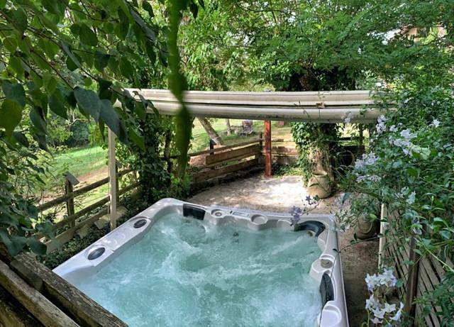 Chambre d’hôte pour 5 personnes, avec jacuzzi et jardin dans l' Ariège - 2