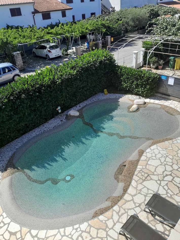 Apartamento vacacional entero, Apartamento de vacaciones con aire acondicionado y piscina (electrólisis sin cloro) in Valbandon, Costa sur de Istria