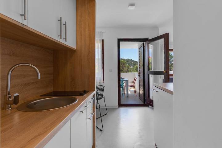 Apartament wakacyjny dla 4 osób, z ogród i widok w Tisno