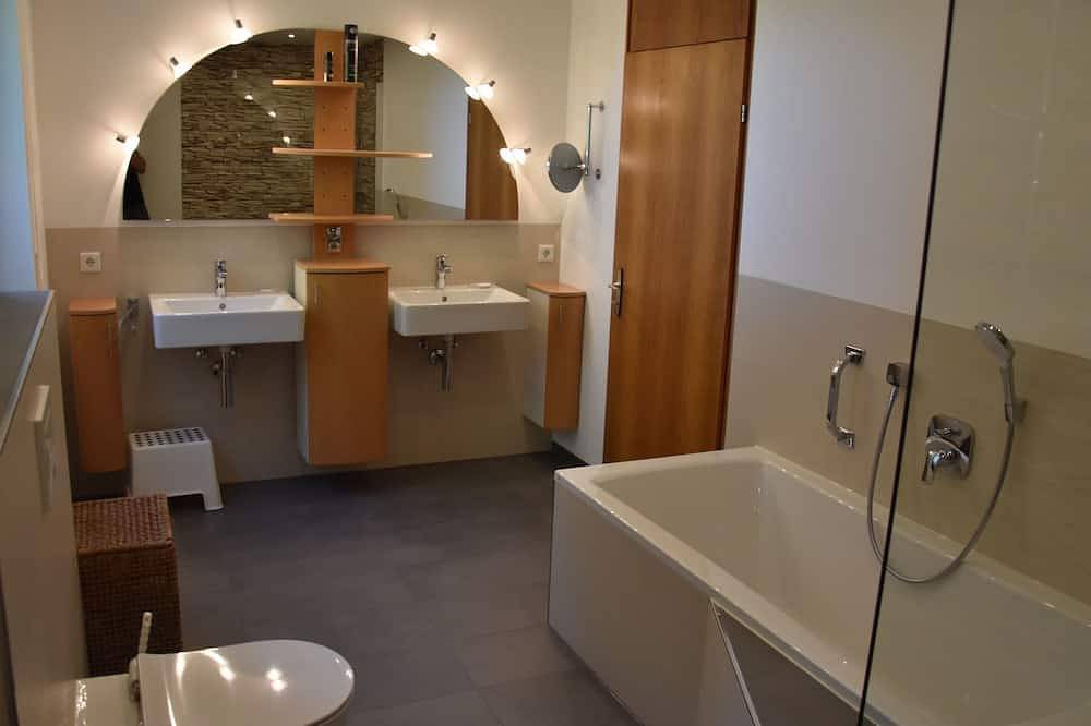 Auszeitoase Freystadt - Park, Billard, Sauna, Kamin, E-Bikes, - ideal für große in Freystadt, Ostbayern