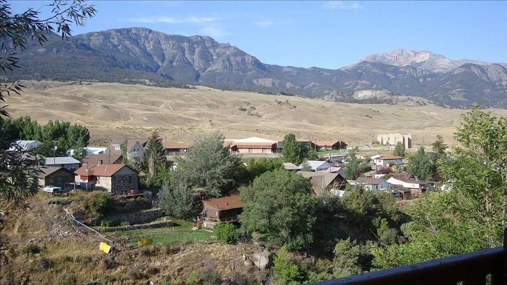 Gemütliche Eagles Nest Cabin Über dem Fluss! 6 Blocks vom Yellowstone Park in Gardiner, Absaroka Range
