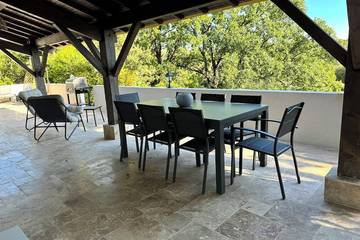 Location de vacances pour 8 personnes, avec piscine à Belcodène