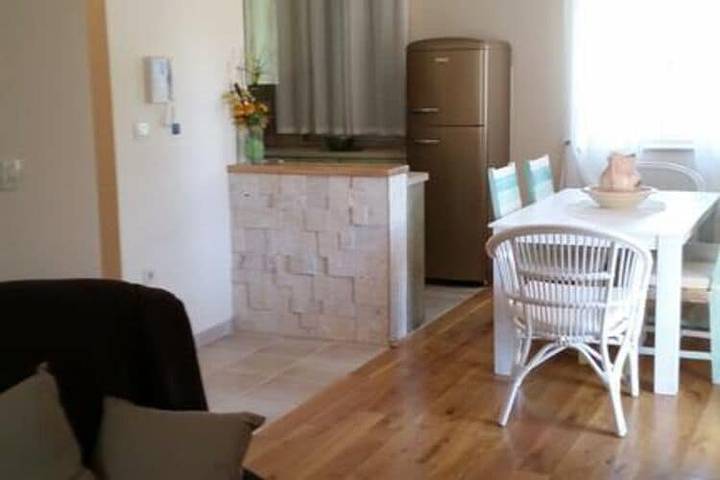 Ferienwohnung für 4 Personen, mit Balkon und Whirlpool sowie Garten und Pool, kinderfreundlich in Biograd na Moru - 4