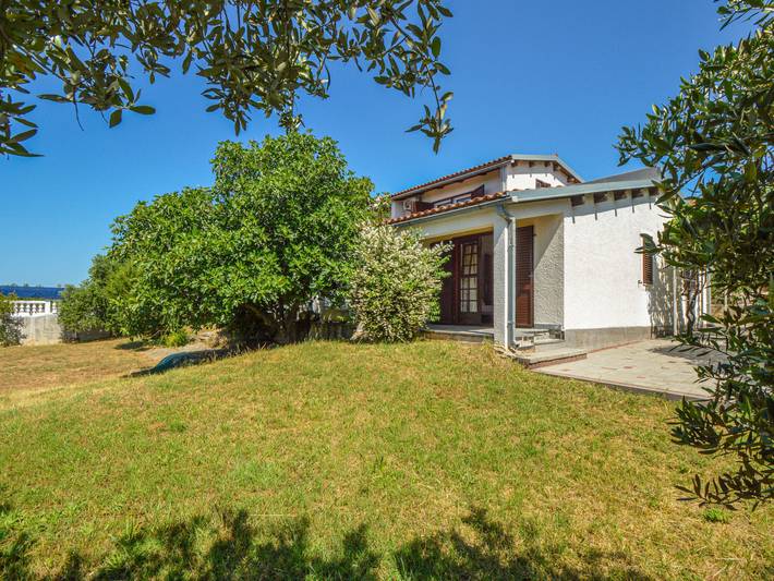 Ferienhaus für 8 Personen, mit Terrasse und Garten in Vodice