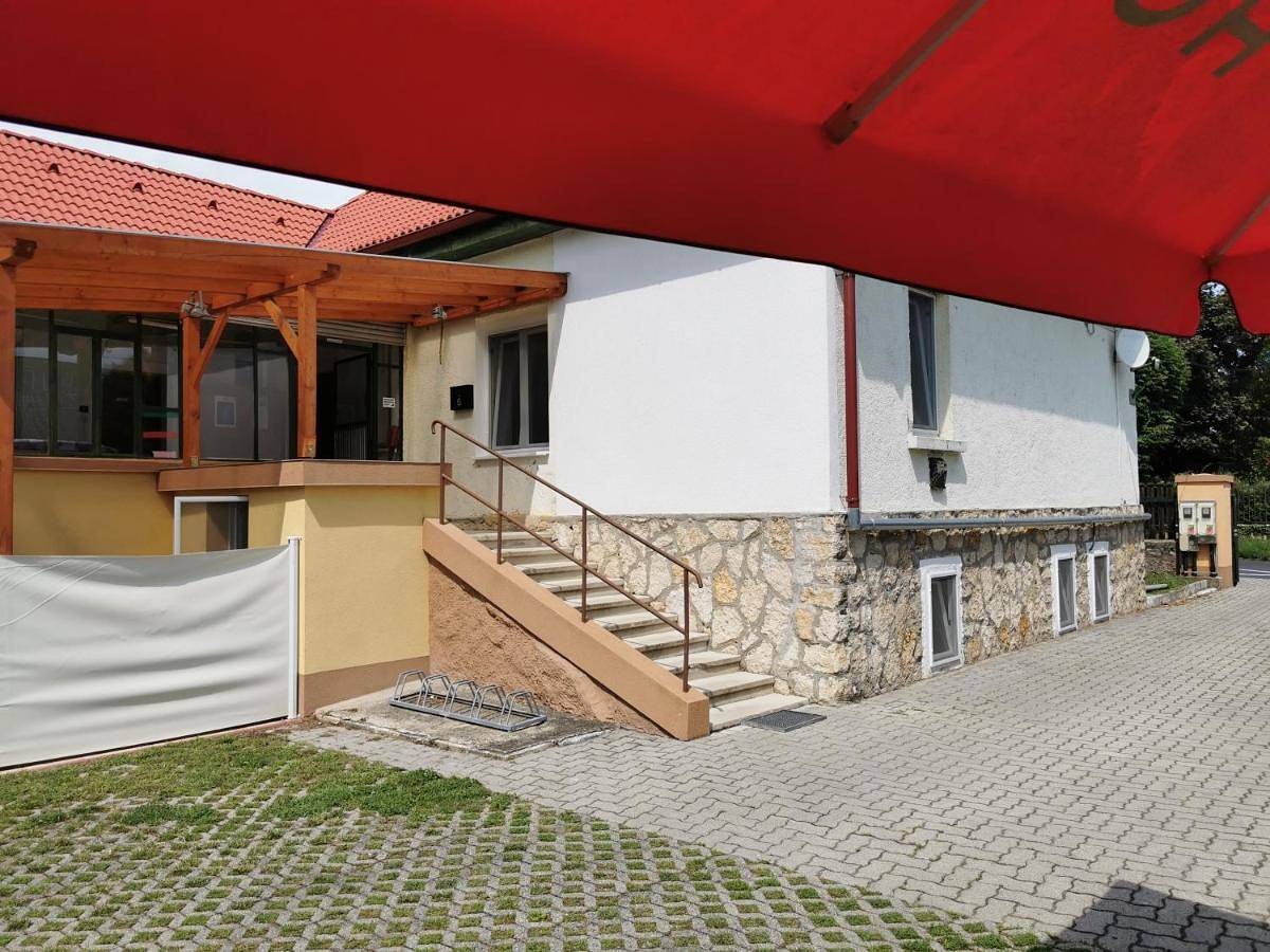 Glázer Szállás in Toppoltz, Balaton Region