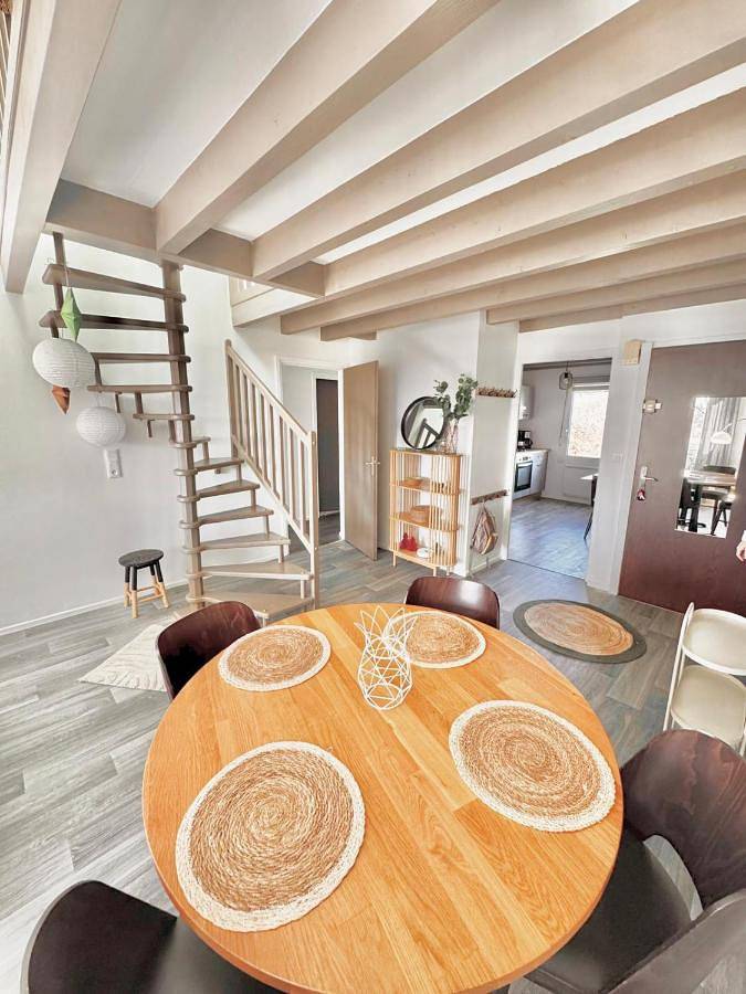 Location de vacances pour 4 personnes, avec Balcon ainsi que Terrasse et Vue à Heillecourt