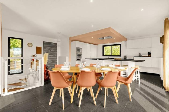 Location de vacances pour 8 personnes, avec Terrasse à Péchabou