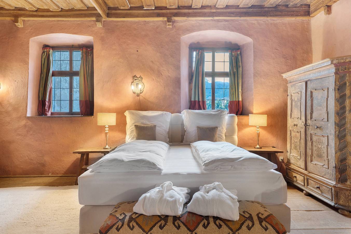 Room 'Zinnenberg Suite 2' with Mountain View, Shared Terrace and Wi-Fi in Berg (Eppan), Eppan an der Weinstraße