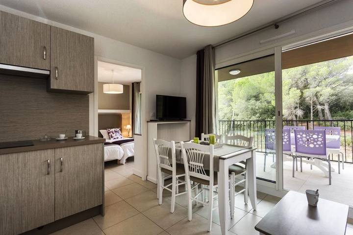 Station pour 6 personnes, avec sauna et piscine ainsi que jacuzzi et jardin, animaux acceptés dans Le Pont du Gard - 3