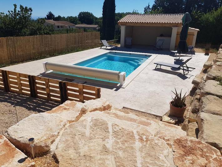 Gîte pour 4 personnes, avec Terrasse et Jardin ainsi que Piscine et Vue à Saint-Christol-de-Rodières