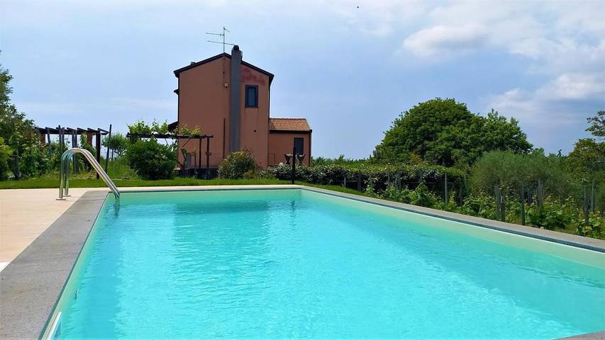 Location de vacances pour 10 personnes, avec piscine ainsi que jardin et vue, animaux acceptés dans Puntalazzo - 3