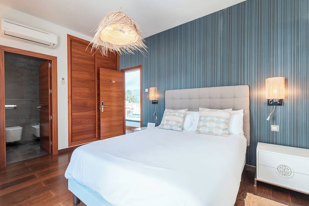 Poolside Room - Deluxe Boutique B&B Ojén/Marbella in Urbanizacion Las Jacarandas, Ojén