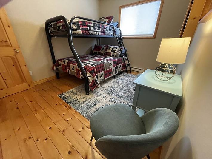 Cabin rentals and lodges for 6 people, with garden and hot tub as well as balcony in Muskoka