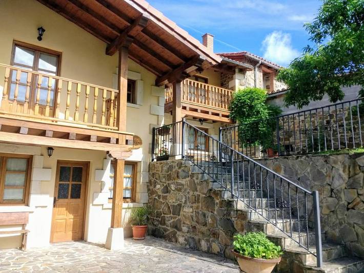 Casa rural para 8 personas, con Balcón y Terraza además de Jacuzzi y Jardín en Liébana