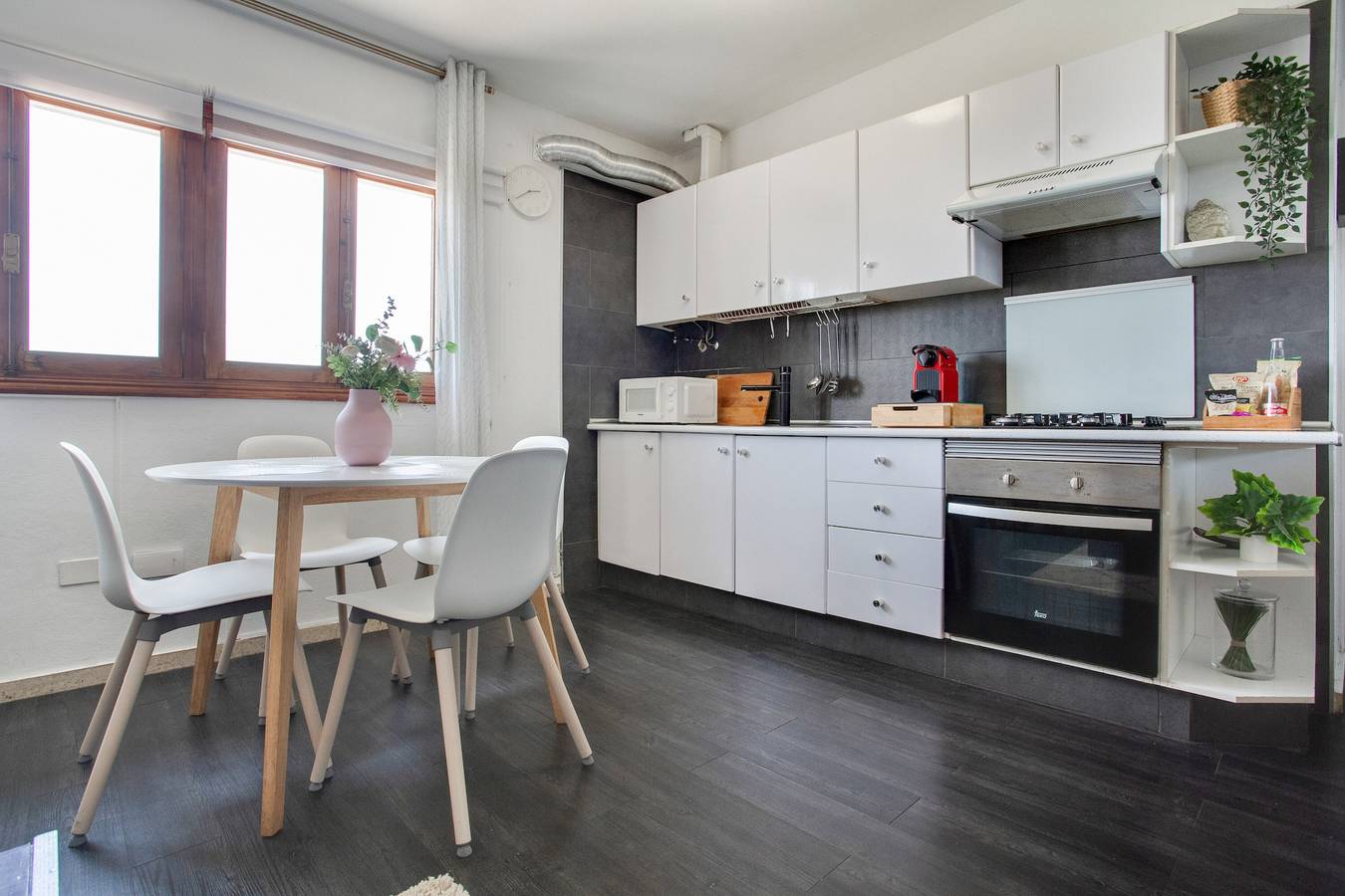 Entire apartment, Vacation Apartment 'Acogedor En La Laguna' with Shared Terrace, Wi-Fi and Air Conditioning in MacKay (Canary Islands), San Cristóbal de La Laguna