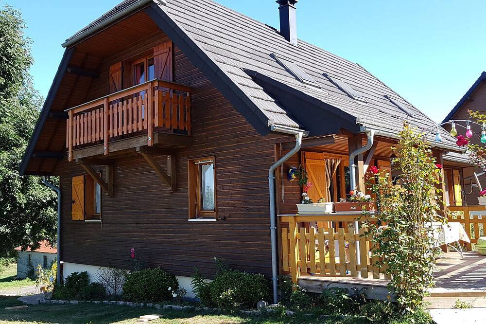 Chalet en Pleine Nature Pouvant Accueillir 12 Personnes, Randonnées, Pêche, ski in Saint-Genès-Champespe, Regionaler Naturpark Volcans d'Auvergne