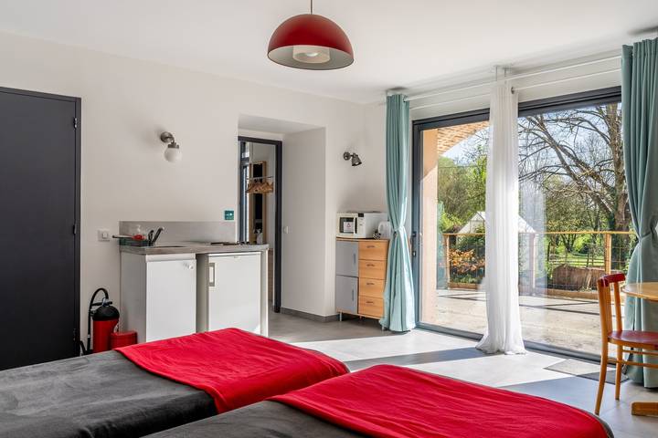 Ganzes Studio, „Studio L’Erdre am Moulin“ mit privater Terrasse, Gemeinschaftsgarten und Wlan in Joué-sur-Erdre, Loire-Tal