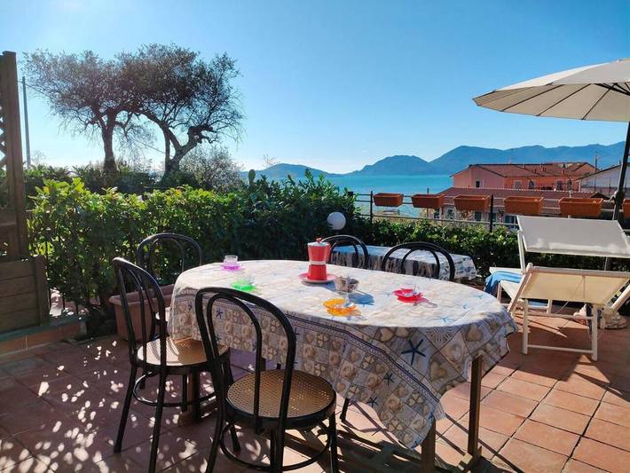 Gîte pour 4 personnes, avec Terrasse ainsi que Jardin et Vue à Tellaro