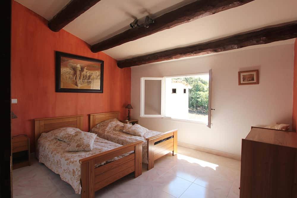 Villa «La Tarentière» avec Piscine au milieu de la garrigue, à 7-8 min de la Mer in Biot, Côte méditerranéenne (France)