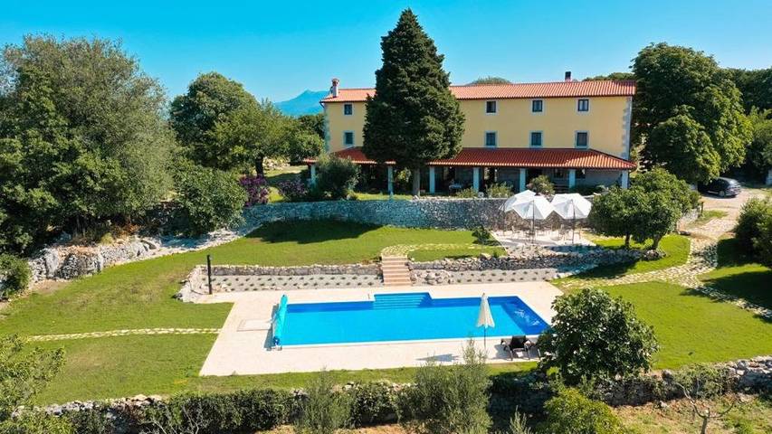 Hôtel pour 2 personnes, avec piscine et terrasse ainsi que vue et jardin