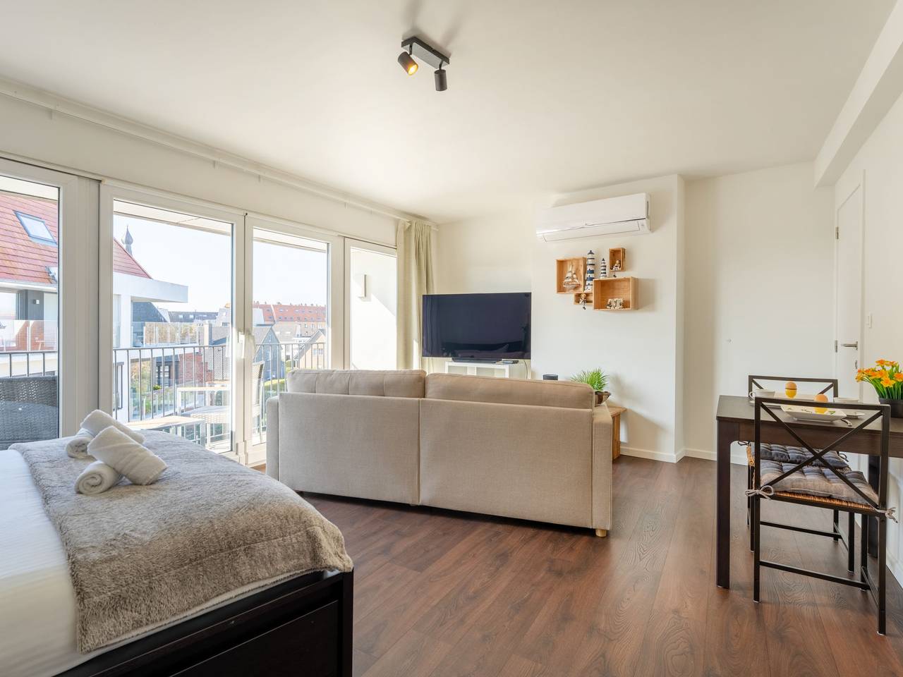 Geheel appartement, Studio 4.3 with balcony & airco in Bredene, Belgische Kust