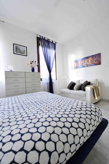 Vacation Rental for 5 Guests in Venice, Venice Province, Picture 4