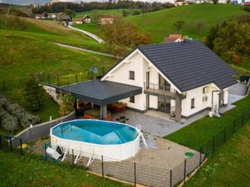 Villa mit pool für 9 Personen, mit Sauna und Whirlpool sowie Garten und Pool in Slowenien