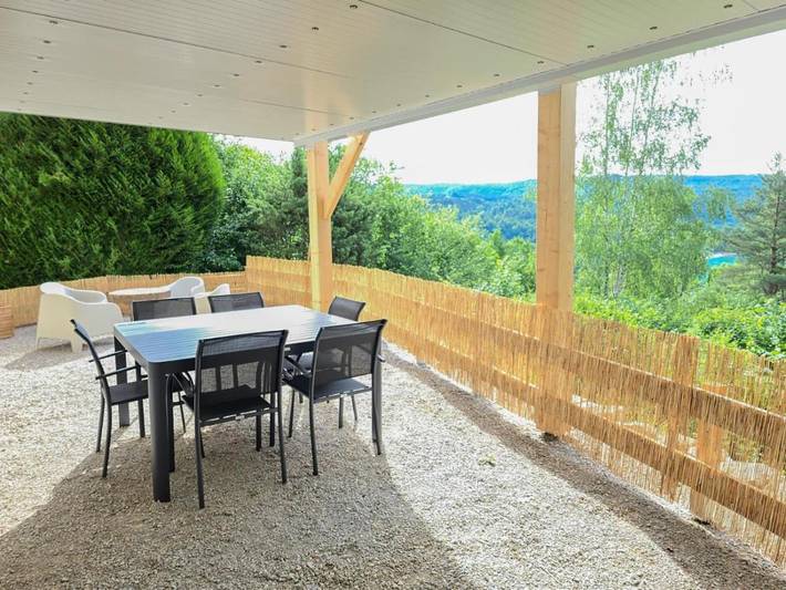 Gîte pour 6 personnes, avec vue et terrasse dans Lac de Vouglans