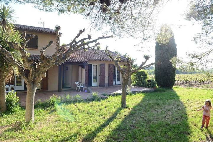 Villa pour 8 personnes, avec terrasse ainsi que piscine et jardin