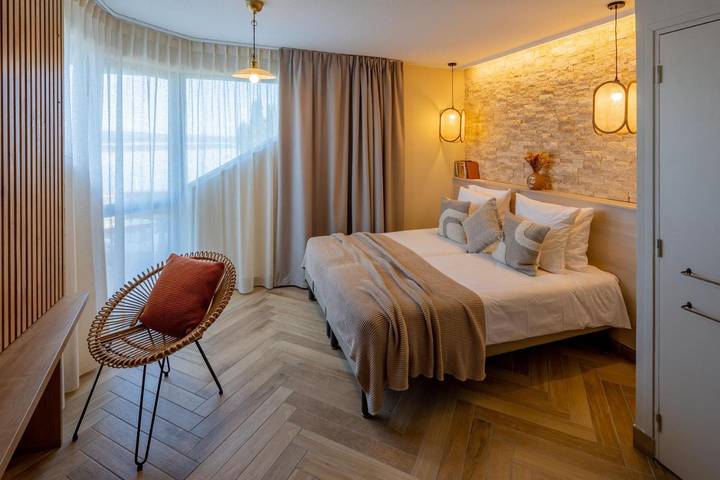 Hôtel pour 6 personnes, avec piscine et vue ainsi que vue sur le lac et jardin, animaux acceptés dans Lac de Naussac - 3