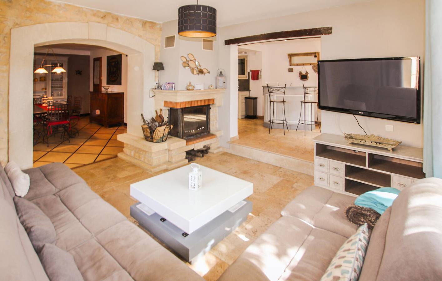 Charmante 160 m² große Wohnung mit Pool und Garten, 2 km vom Zentrum von Villes-sur-Auzon entfernt in Villes-sur-Auzon, Parc naturel régional du Mont-Ventoux