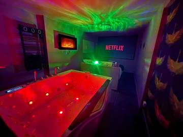 Gîte pour 2 personnes, avec jacuzzi ainsi que sauna et jardin dans Saint-Quentin en Yvelines
