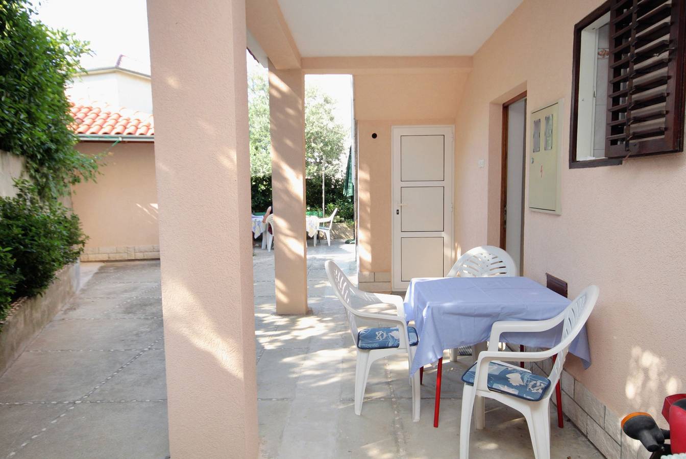 Ganze Wohnung, 1-Zimmer-Ferienwohnung mit Terrasse Novi Vinodolski A-5587-c in Novi Vinodolski, Primorje-Gorski Kotar
