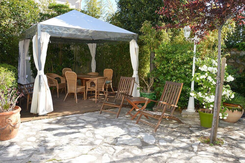 Entire apartment, Vacwe in Sete pretty private room garden sideclim wifi beach 2mn15mn walk to cv in Sete, Côte d'Améthyste