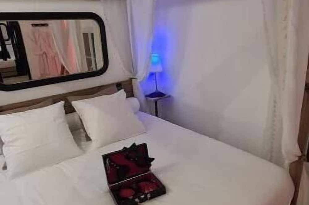 Apartamento entero, La Villa Romane Love & Spa in Montfaucon, Region de Nimes
