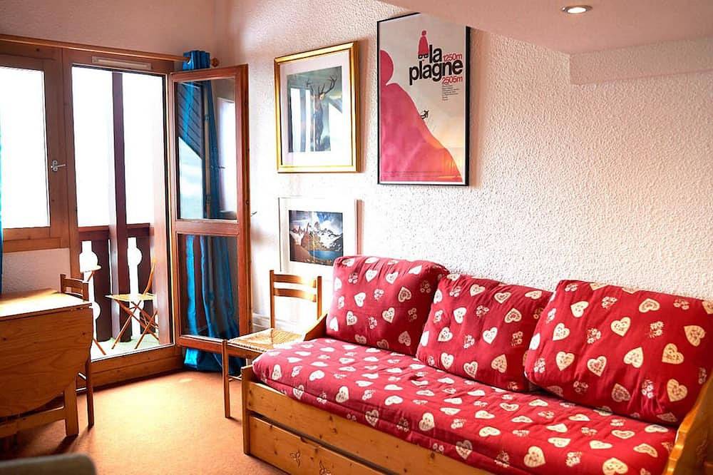 Entire apartment, Studio with mezzanine for 2 close to shops and slopes in Bellentre, La Plagne-Tarentaise