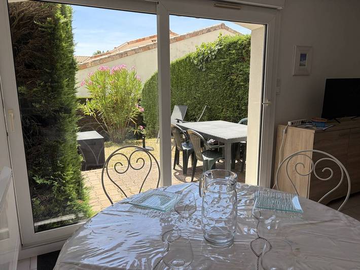 Appartement entier, T2 avec jardin privé, calme - 4 pers. in Saint-Georges-de-Didonne, Côte de Beauté