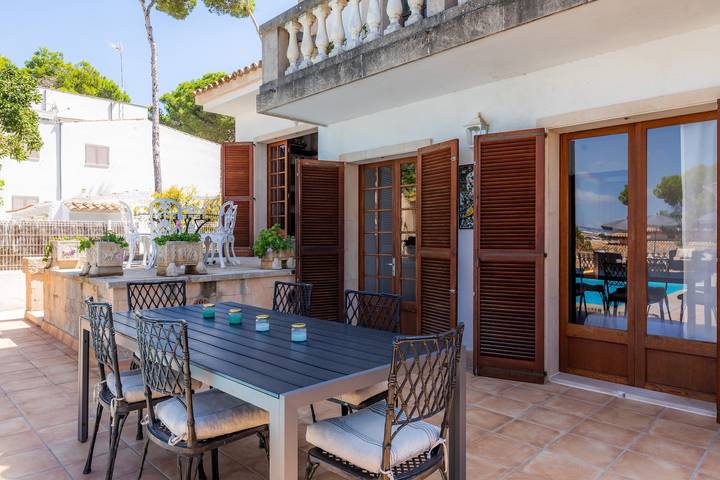 Bonita Villa Porto con Wi-Fi, balcón, terraza, jardín y piscina; aparcamiento en la calle disponible in Porto Cristo, Manacor