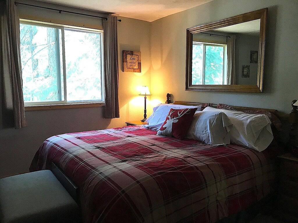 Very open, beautiful and cozy one level, 3 bed, 2 bath Cabin all on One Level. in Priest Lake